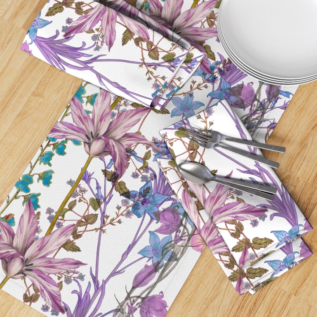 Table linen — Runner & napkins, set table